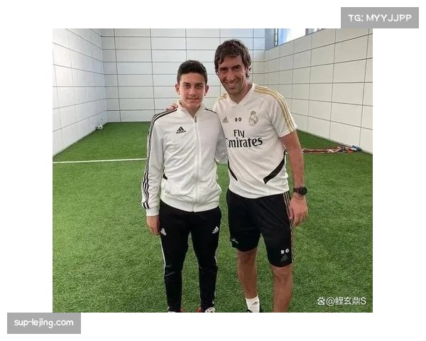 皇马正式续约雷耶斯之子，家人送上温暖祝愿